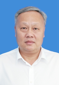 縣委常委、政法委書記：王玉寶