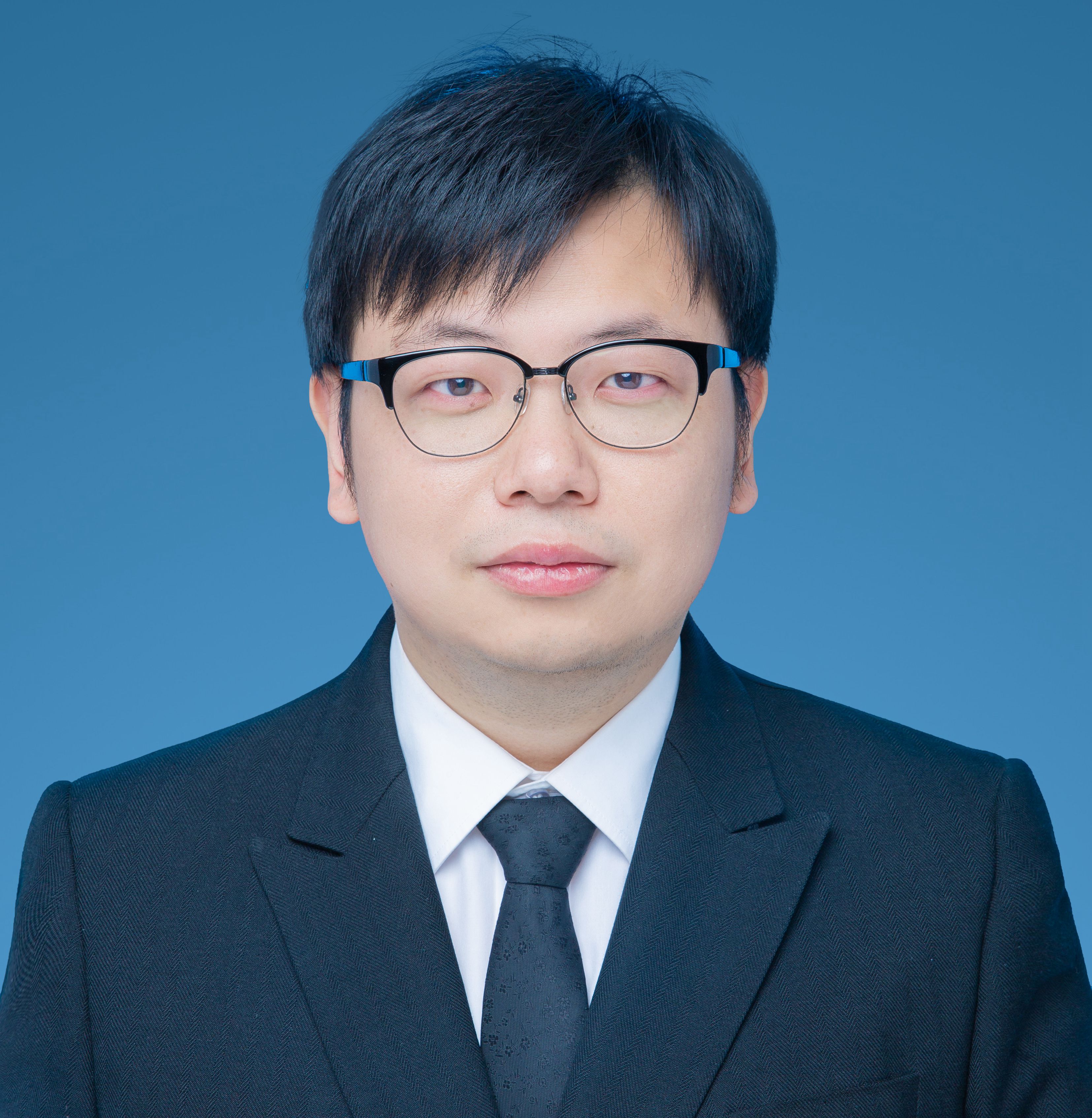 縣委常委、縣紀委書記、縣監委主任：洪源