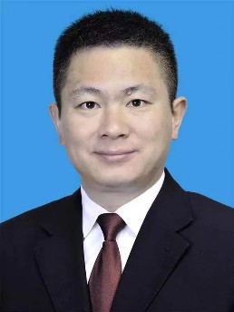 縣委副書記、提名縣長候選人：江飛